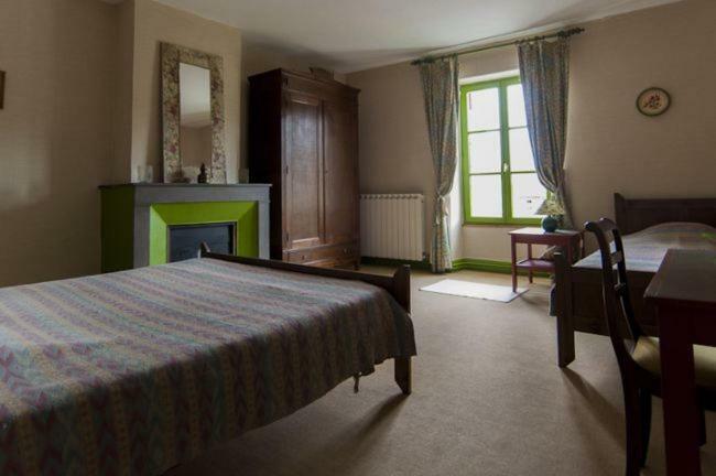 Les Volets Bleus Hotel Le Perreon Buitenkant foto
